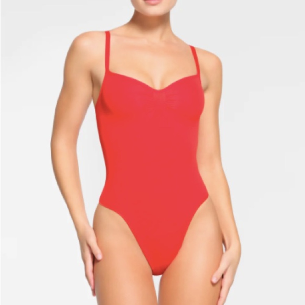 Skims NEW seamless sculpt brief bodysuit limited edition red Size SMALL